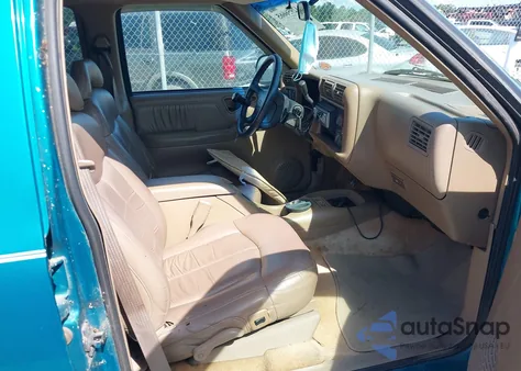 1995 Chevrolet Blazer from USA, damaged, VIN 1GNCS13W5S2194195